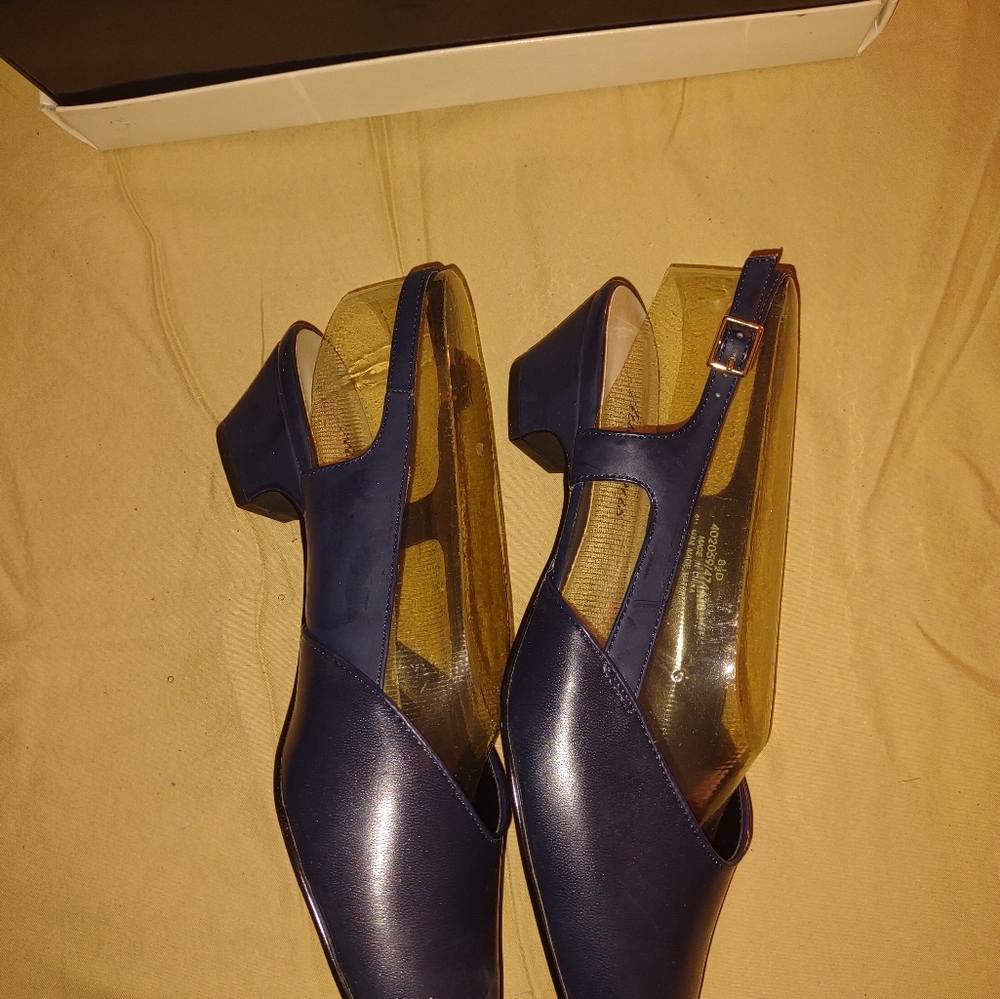 Women's  Addition Shoes - Picture 6 of 9